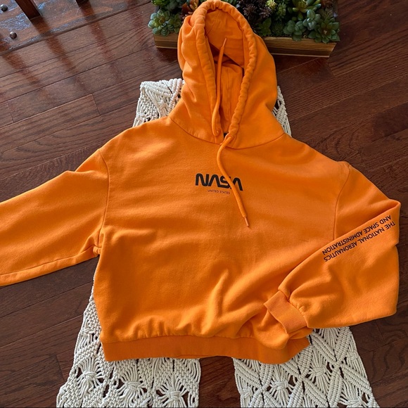 H&M • Bundle of 4 cropped hoodies - Picture 2 of 14